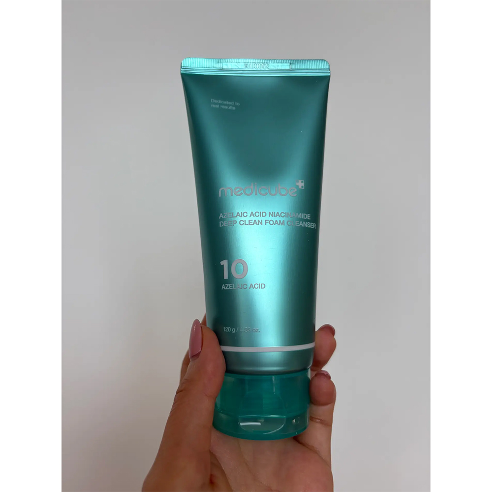 Medicube-Azelaic-Acid-Niacinamide-Deep-Clean-Foam-Cleanser8